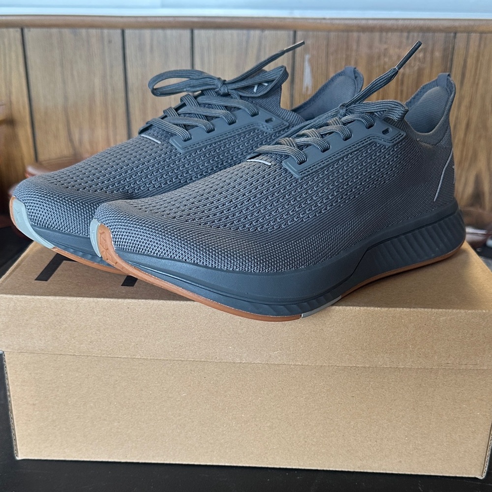 Lux Graphite Men's Athletic Shoes